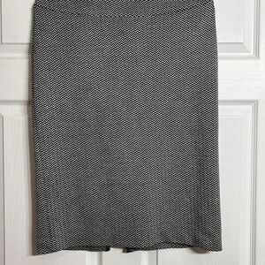 3/$20 simply manakin  vintage knew length skirt